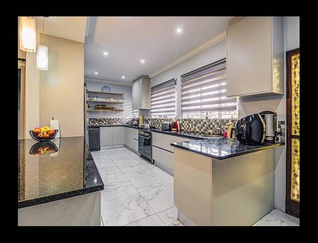 9 BEDROOM HOUSE FOR SALE IN BRACKENHURST